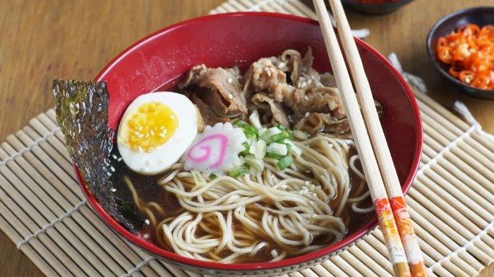 Menu shoyu ramen di Takoyae Depok.