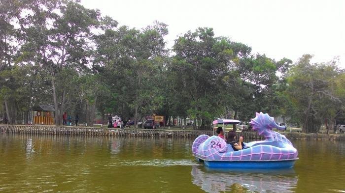 Wahana Sepeda Air di Taman Rekreasi Alam Mayang Pekanbaru