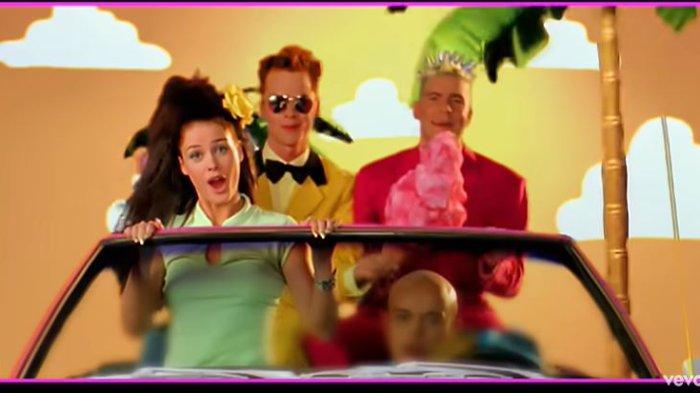 Lirik lagu dan terjemahan Barbie Girl