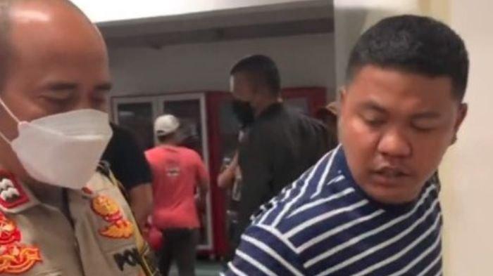 Pelaku debt collector yang viral bentak polisi saat ambil mobil selebgram Clara Shinta membuat murka Kapolda Metro Jaya, Fadil Imran.