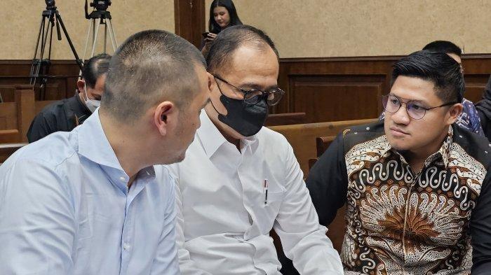 Mantan pejabat Ditjen Pajak Rafael Alun Trisambodo menjalani sidang perdana di Pengadilan Tipikor Jakarta, Rabu (30/8/2023).