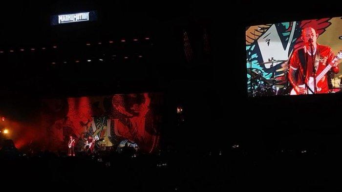 Vokalis Trivium Matt Heafy mengenakan jersey timnas Indonesia acara musik cadas Hammersonic 2023 di kawasan Ancol, Jakarta Utara, Minggu (19/3/2023).