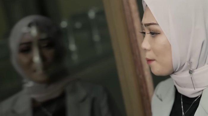 Video klip Fauzana- 'Tungkek Mambaok Rabah'.