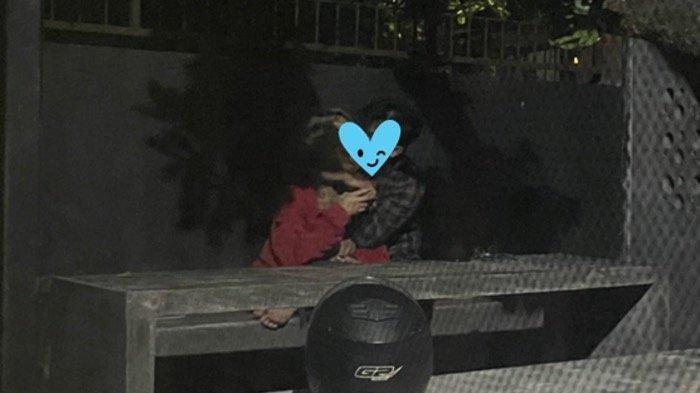 Sepasang muda-mudi kegrebek sedang melakukan aksi mesum di timur Stadion Maguwoharjo sekitar pukul 01.00 WIB dini hari, Minggu (21/5/2023)