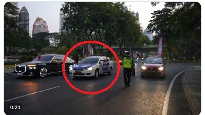 Capture video viral polisi nyaris menyerempet rombongan delegasi KTT ASEAN di kawasan Semanggi, Jakarta Selatan pada Rabu