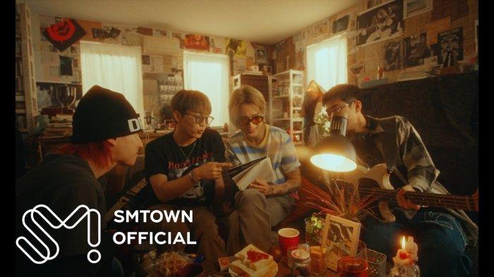 Video Musik Small Things