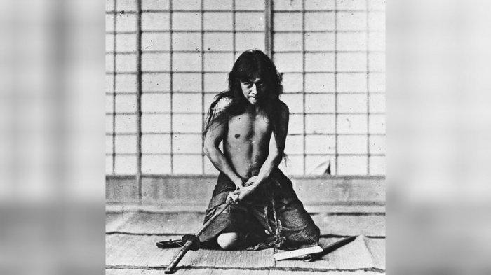 Seppuku salah satu ritual yang dilakukan samurai Jepang supaya mati terhormat