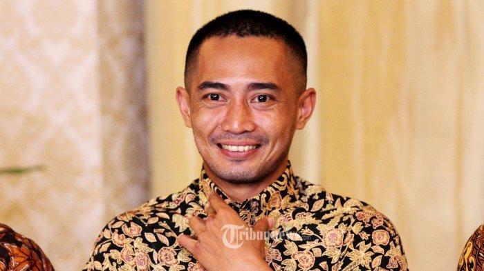 Pemain film Yama Carlos saat menghadiri buka puasa bersama sekaligus silaturahmi dalam acara syukuran film 'Toba Dreams' dan selamatan produksi film 'I Leave My Hearth In Lebanon-Garuda 23' di Resto Kampoeng Bangka, Jakarta Selatan, Selasa (21/6/2016). Yama Carlos memerankan tokoh Lettu Arga pada film yang menceritakan tentang pasukan Indonesia yang bertugas menjaga perdamaian di negara Lebanon.