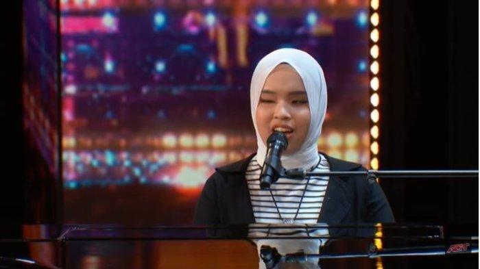 Putri Ariani, remaja berusia 17 tahun tengah menjadi trending di Twitter usai tampil di America's Got Talent dan meraih Golden Buzzer. Berikut profil Putri Ariani, penyanyi disabilitas asal Jogja yang berhasil mendapatkan Golden Buzzer di American's Got Talent.