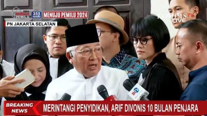 Tangis Ayah Arif Rachman Arifin pecah usai mendengar vonis hakim 10 bulan penjara. Tak hanya itu, dirinya juga sempat bersujud usai vonis.