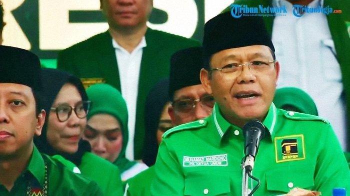 Sah! PPP Resmi Umumkan Ganjar Pranowo Jadi Capres 2024 . FOTO: Plt Ketua Umum PPP, Muhamad Mardiono mengumumkan Capres 2024 dari PPP di Pakem, Sleman, DIY, Rabu (26/4/2023)