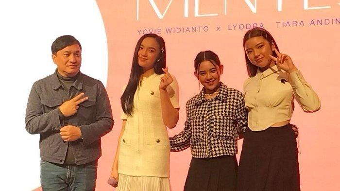 Yovie Widianto Bersama Lyodra, Tiara Andini, dan Ziva Magnolya di kawasan Jakarta Selatan, Kamis (2/3/2023).