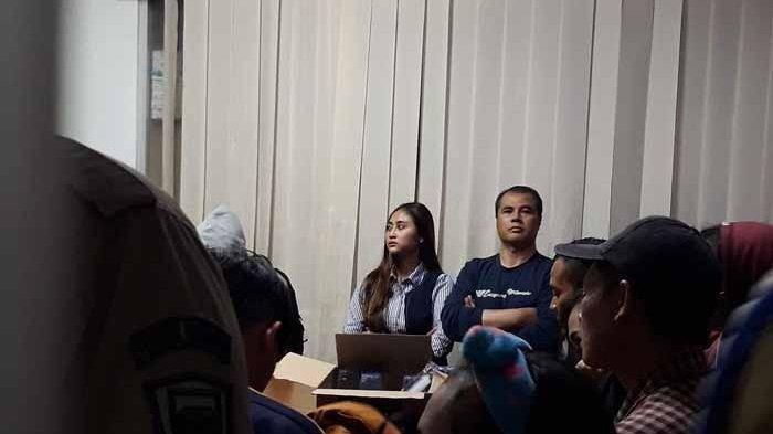 Aceng Fikri saat diboyong oleh Satpol PP Kota Bandung 2