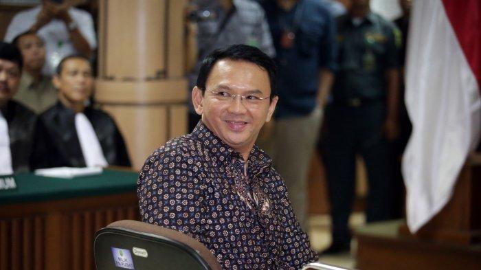 Basuki Tjahaja Purnama alias Ahok BTP klarifikasi kabar tentang pencalonannya jadi Wali Kota Surabaya dan jajaran menteri Jokowi - Maruf Amin.