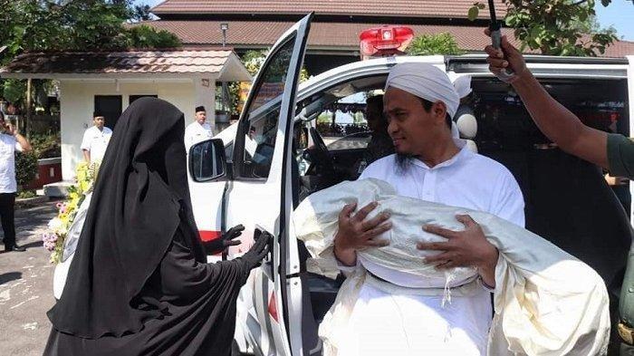 Amalia Sianti dan Abdi Setiawan 2