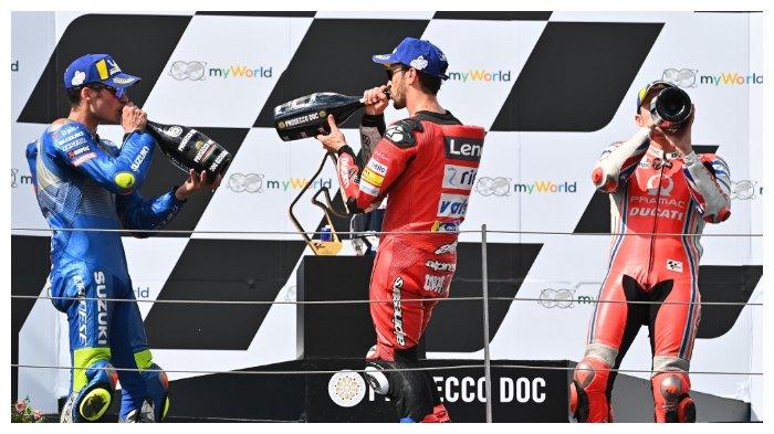Pembalap Mission Winnow Ducati Andrea Dovizioso (tengah) memenangkan seri MotoGP Austria 2020