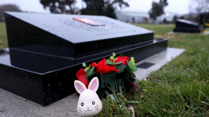 FOTO: Terlihat aneka jenis bunga menghiasi Memorial Park Cemetery, di makam sejumlah korban serangan terhadap dua masjid di Christchurch, Selandia Baru, Senin (24/8/2020).