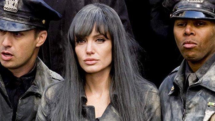 Angelina Jolie dalam Salt (2010)