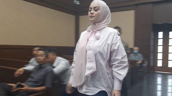 Artis Jennifer Dunn saat jadi saksi dalam kasus dugaan TPPU 2