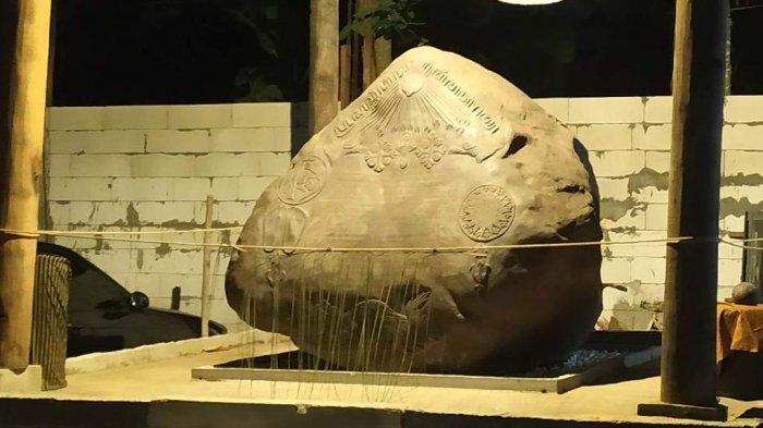 Batu prasasti di Kerajaan Keraton Agung Sejagat (KAS)