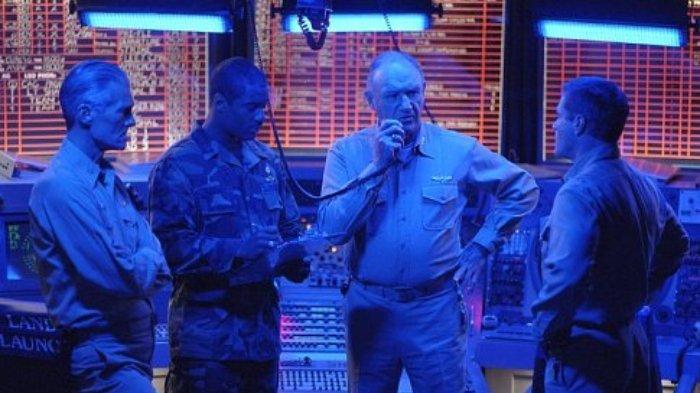 Behind Enemy Lines (2001) 2