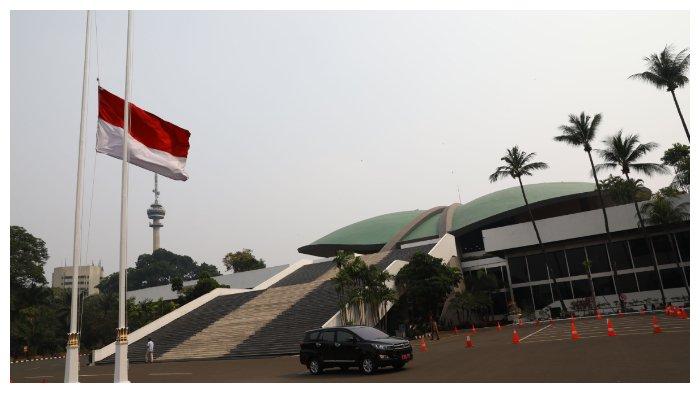 Bendera Setengah Tiang1