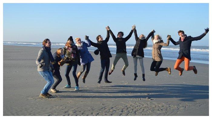 berbuat baik bisa membuat bahagia1