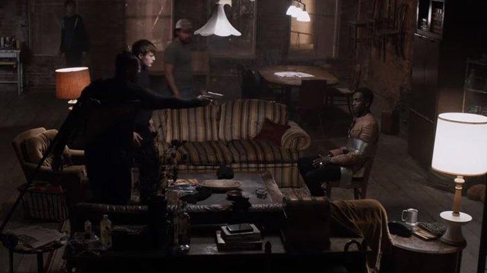 Cuplikan adengan film Criminal Activities (2015)