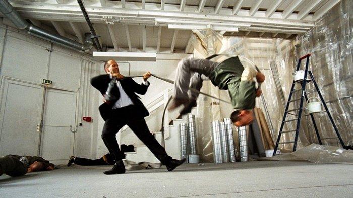 Cuplikan aksi Jason Statham dalam Transporter 2 (2005)