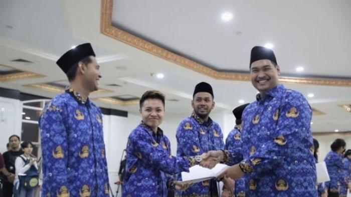 Sebanyak 27 atlet resmi dilantik pemerintah sebagai Pegawai Negeri Sipil (PNS) yang baru.