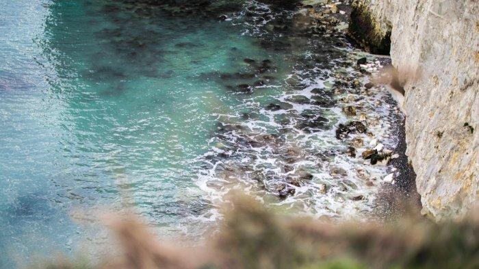 Dasar jurang tebing Old Harry Rock di Inggris 456