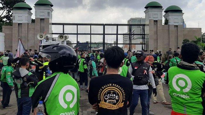 demo ojol depan gedung dpr 3