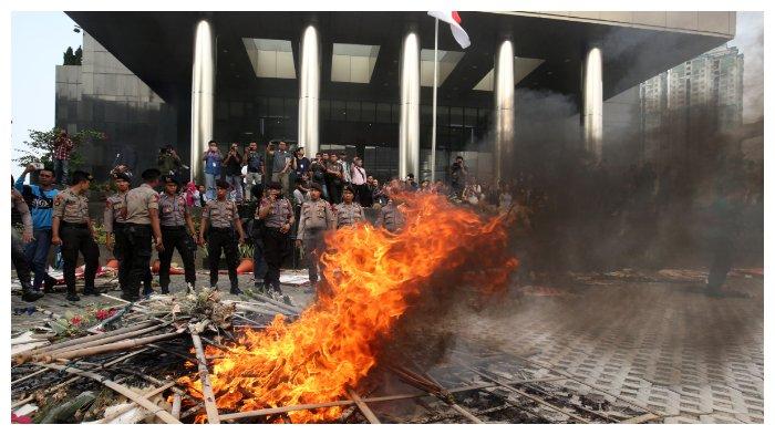 demonstrasi dukung revisi UU KPK ricuh2