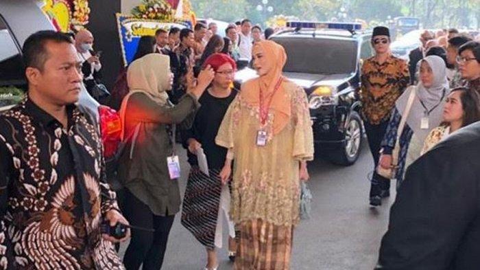 Dilantik Jadi Anggota DPR, Mulan Jameela Kenakan Baju Bodo ww