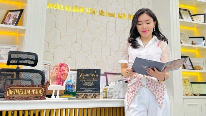 dr. Imelda tjoe, dip.AAAM (USA), Mbiomed (AAM), MHum, MKM.  2