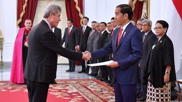 Duta Besar Palestina untuk Indonesia Zuhair Al-Shun dan Presiden Joko Widodo.