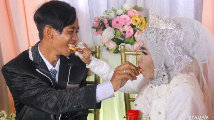 Foto pernikahan Mbah Gambreng dan Ardi Waras 2