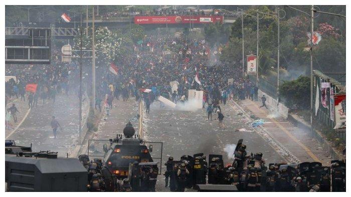 Gas air mata dklsnckldsnfk