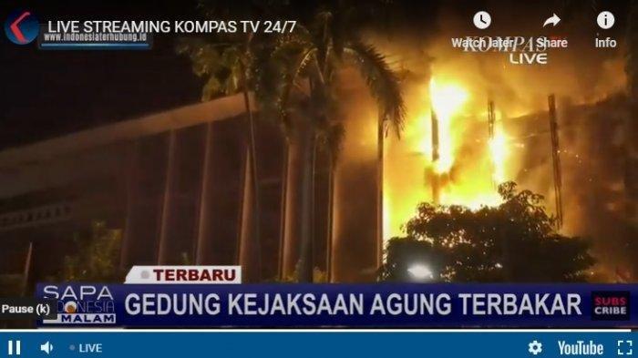 Gedung Kejaksaan Agung (Kejagung) yang terletak di jalan Sultan Hasanudin Dalam No. 1, Kelurahan Kramat Pela, Kecamatan Kebayoran Baru, Jakarta Selatan dikabarkan mengalami kebakaran, Sabtu (22/8/2020) malam. (Kompas TV)