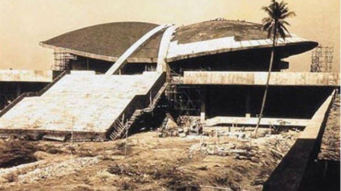 Gedung lama MPR saat pembangunan 4