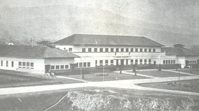 Gedung Museum Geologi (1929) di Rembrandt Straat (sekarang Jl. Diponegoro, Bandung).