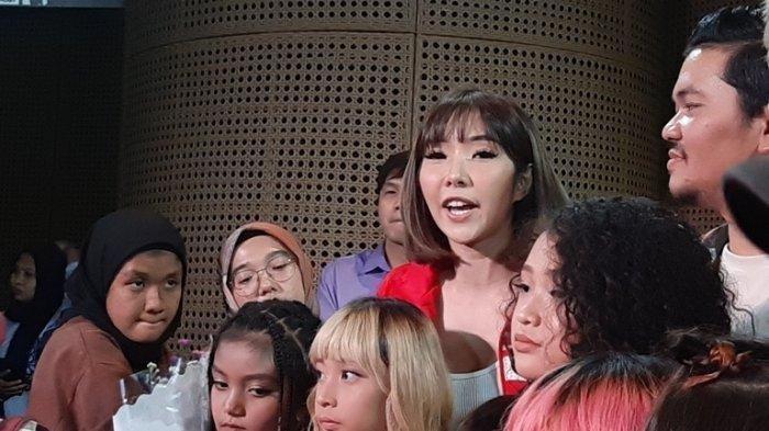 Gisella Anastasia membantah kabar rencana lamaran Gading Marten