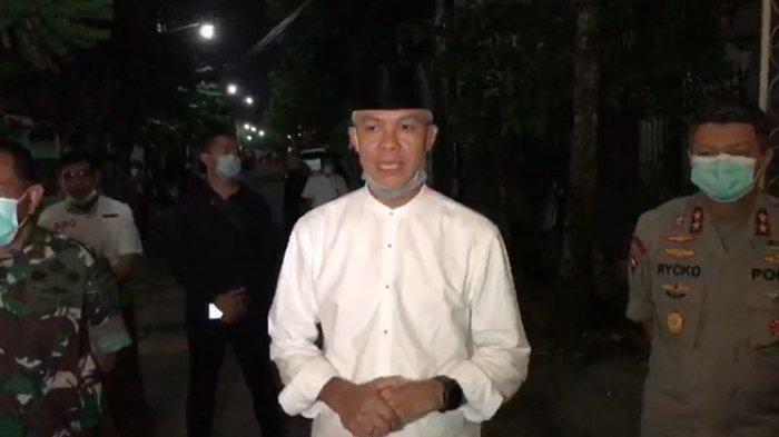 Gubernur Jawa Tengah Ganjar Pranowo di rumah duka