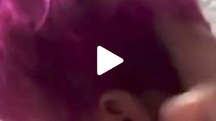 Terbaru video Popo dan Rozi viral di TikTok dan Twitter hingga link full videonya masih diburu warganet diberbagai platform media sosial (medsos). Berbagai video viral berdurasi 28 detik hingga 1 menit 14 detik yang diduga merekam skandal 2 sosok TikToker itu masih beredar di medsos hingga Selasa (25/04/2023).