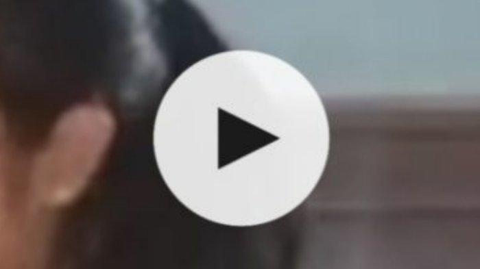 Video diduga gadis Bali viral di Twitter dan Telegram, 3 link videonya berdurasi 47 detik hingga 2 menit beredar di media sosial (medsos)? Dalam video viral tersebut, wajah sosok pemeran wanita tampak jelas dan mengenakan mirip gelang tridatu.