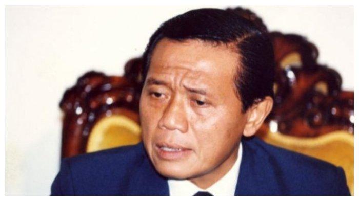Harmoko Ketua Umum Golkar