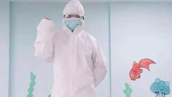 Huang Shan kembali bekerja lebih awal setelah dia menjalani operasi setelah keguguran