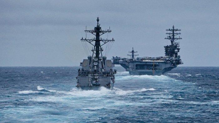 ilustrasi kapal perang di laut