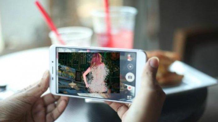 Ilustrasi nonton film porno.