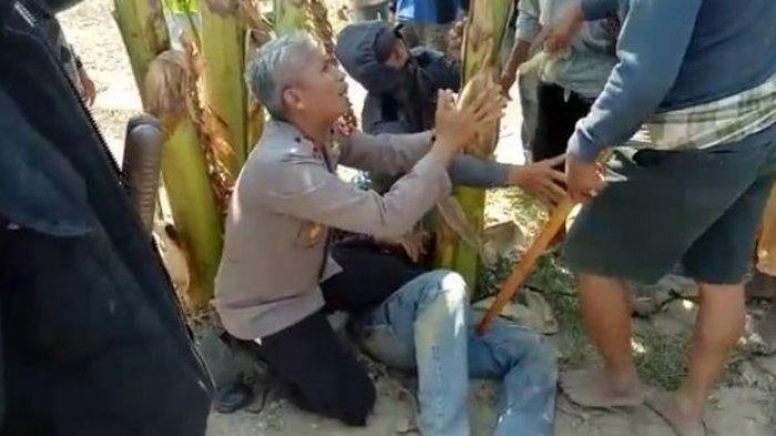 Iptu Akbar saat bersimpuh 2